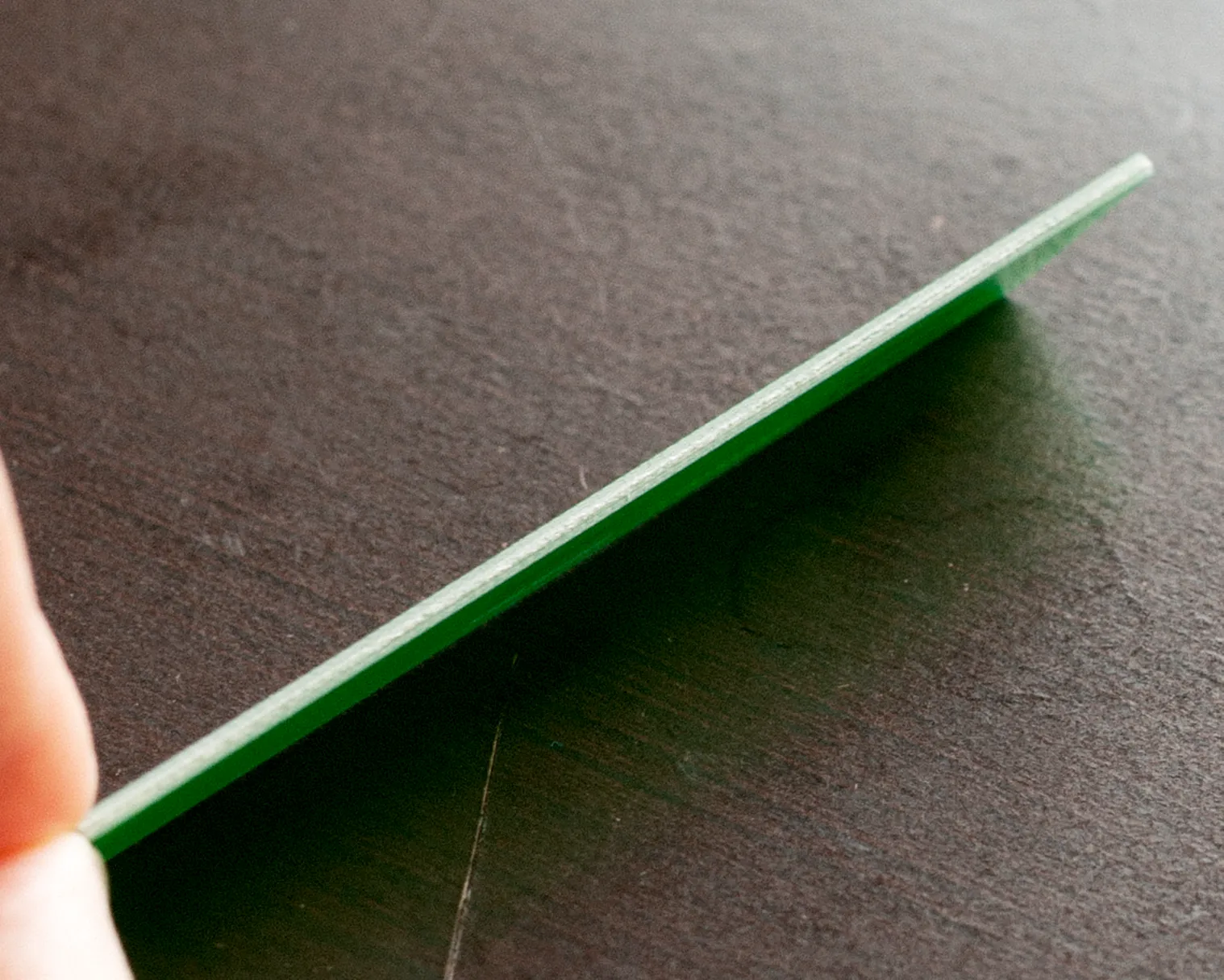 ソルダーレジストは、基板の表面を覆い、回路パターンを保護する絶縁膜のインキです。