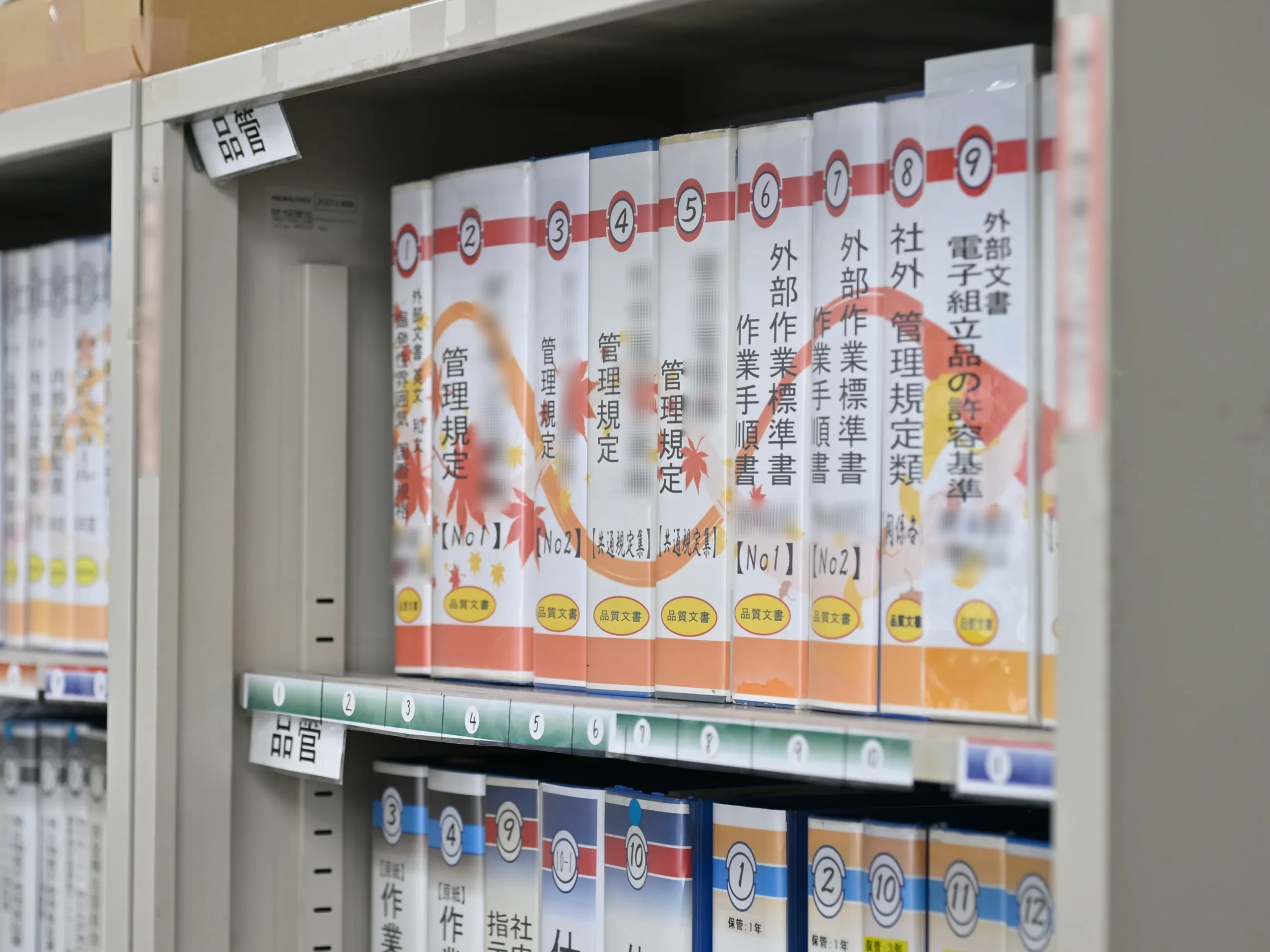 フリーアドレス導入によるクリアデスクの事務所。荷物を片付けることで終業のメリハリがつき、情報セキュリティの強化にも貢献。