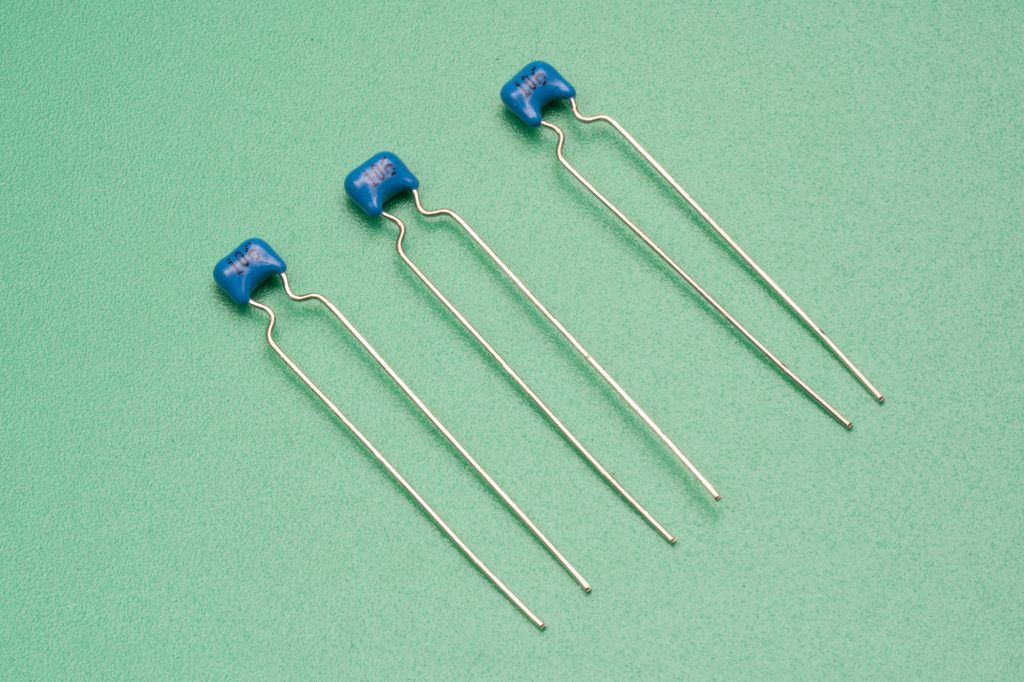 基板に実装されるセラミックコンデンサ