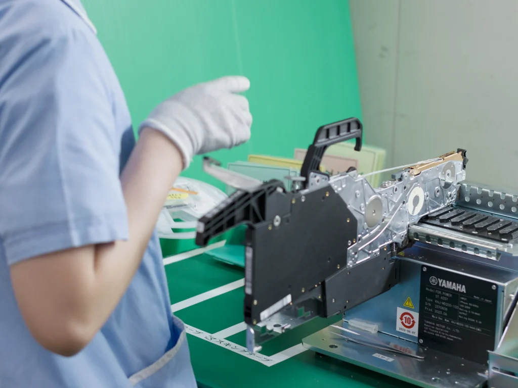 チップ部品をセットするカセット