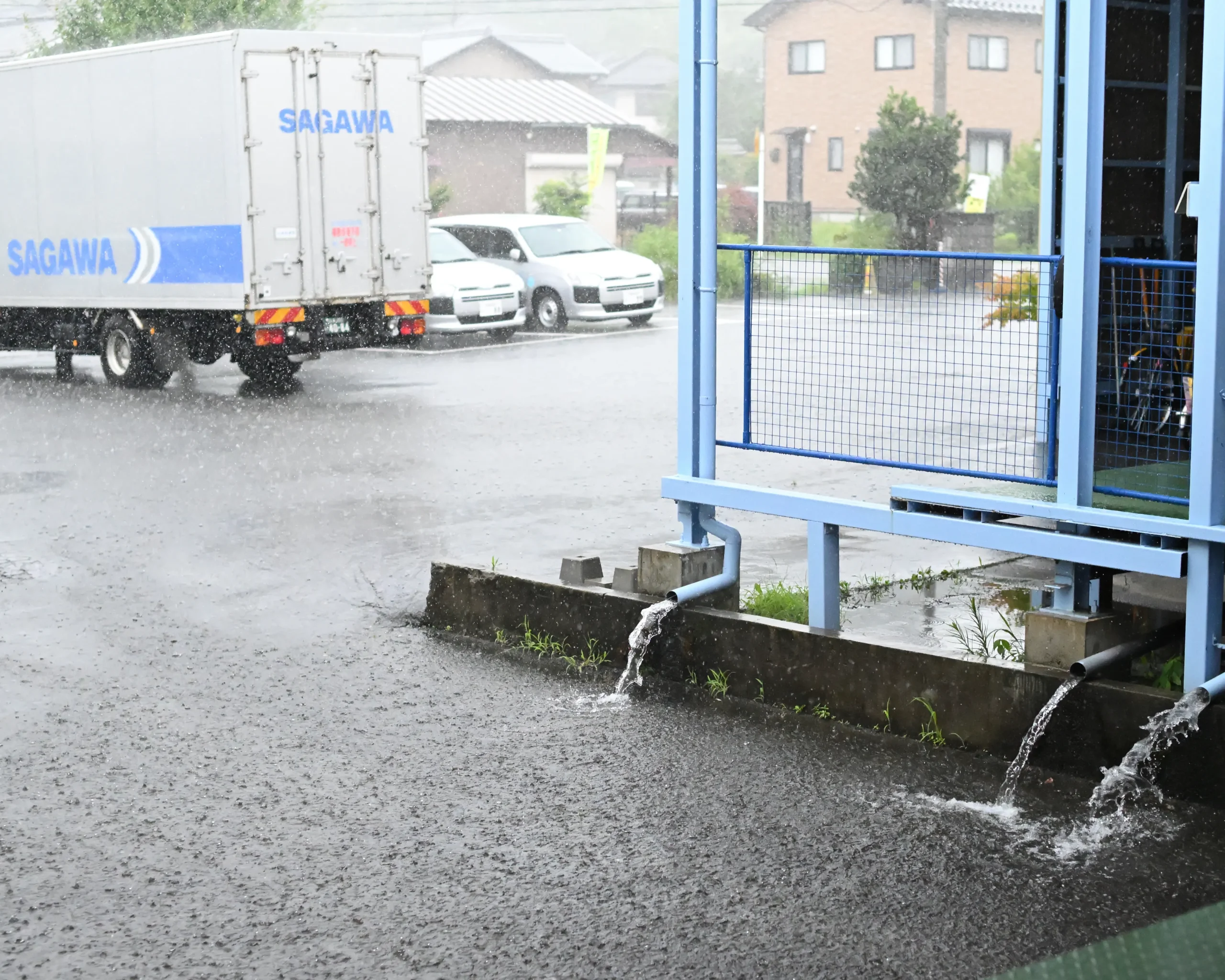 物流の2024年問題で課題となっている、トラックドライバーによる荷物の再配達