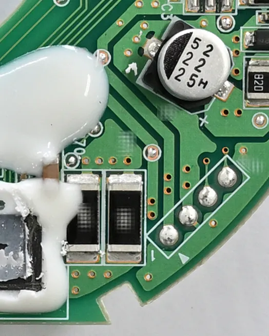 基板の不具合を確認するために実装された部品を取り外して検証する