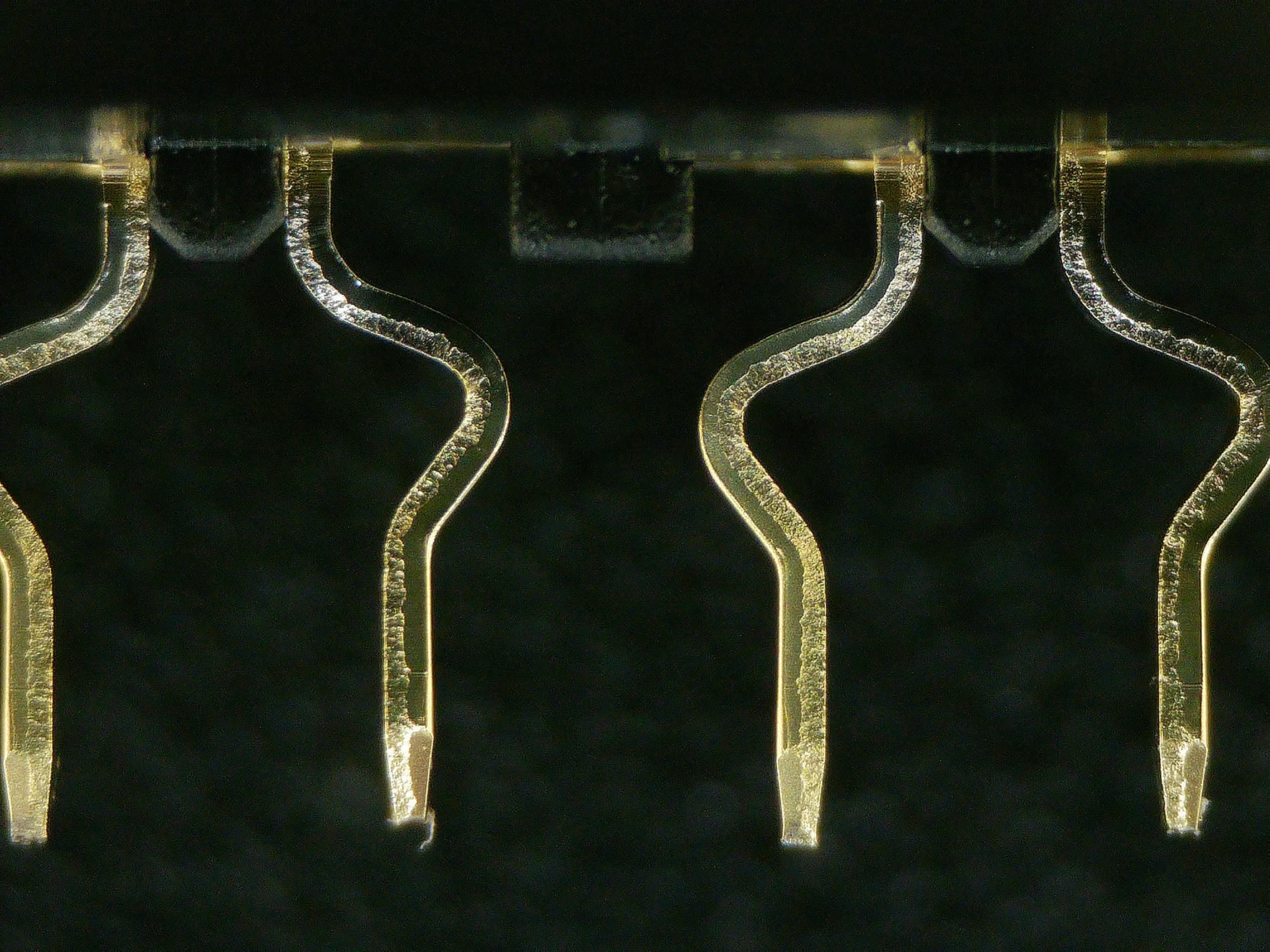 リード端子のキンク形状