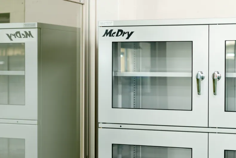電子部品を湿度から守るために：ドライボックス