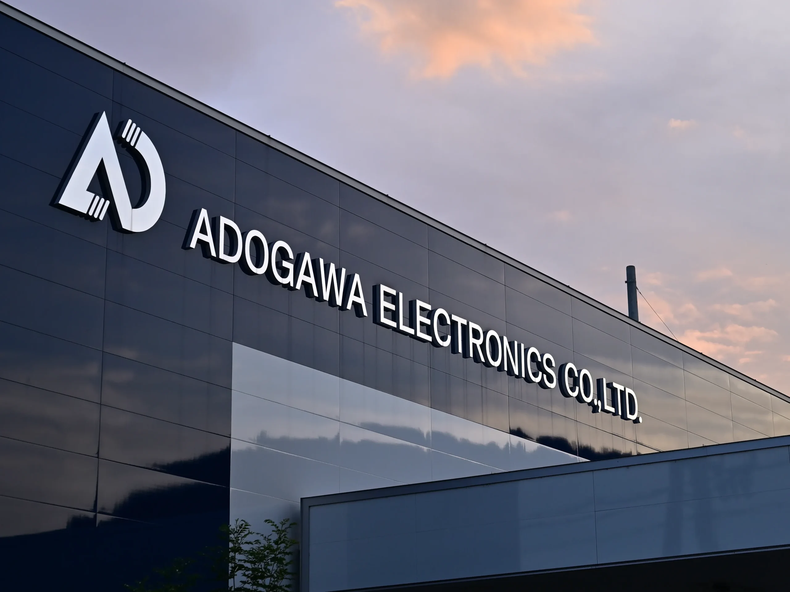 プリント基板の検査工程。顧客のニーズと課題解決に集中するイメージ