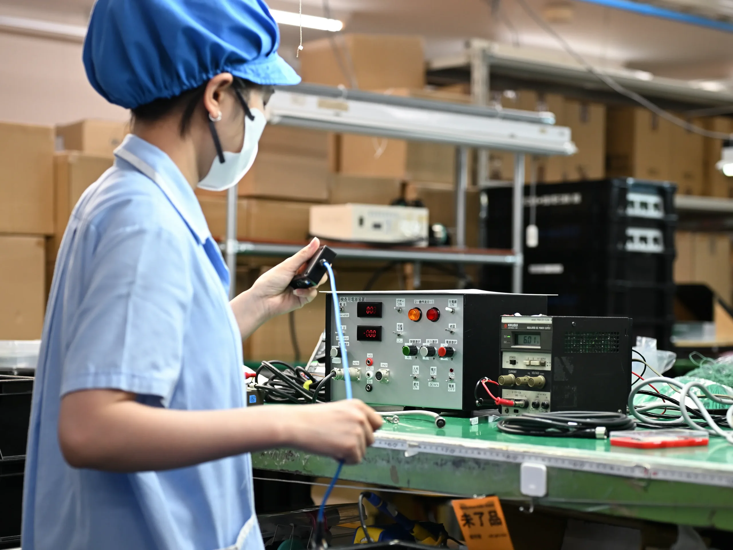 仕事に誇りを持つ従業員のイメージ