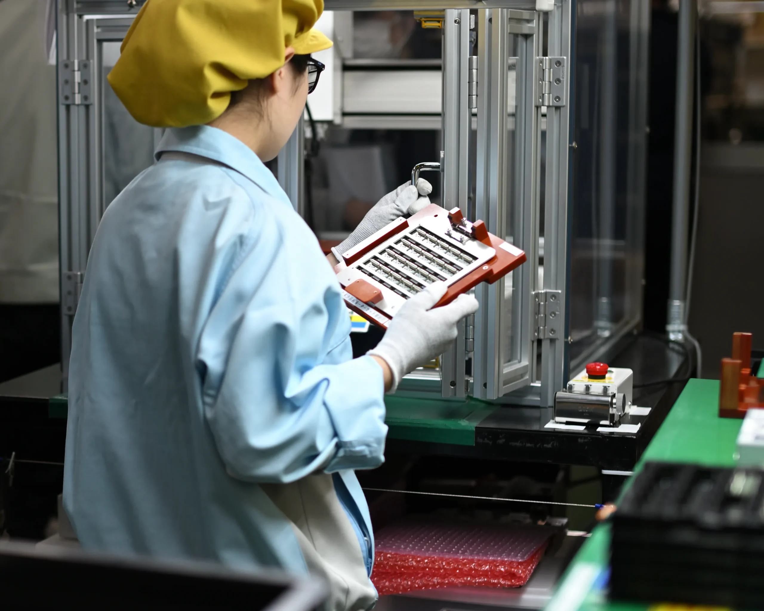 ルーターカッターで基板分割を行う専用治具の接写