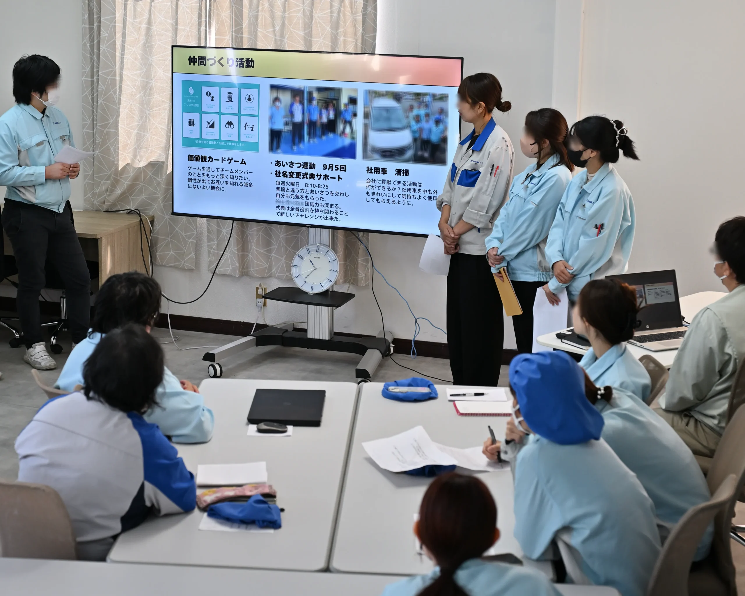 現場主導のボトムアップ活動における中間発表会の様子【アドガワエレクトロニクス】